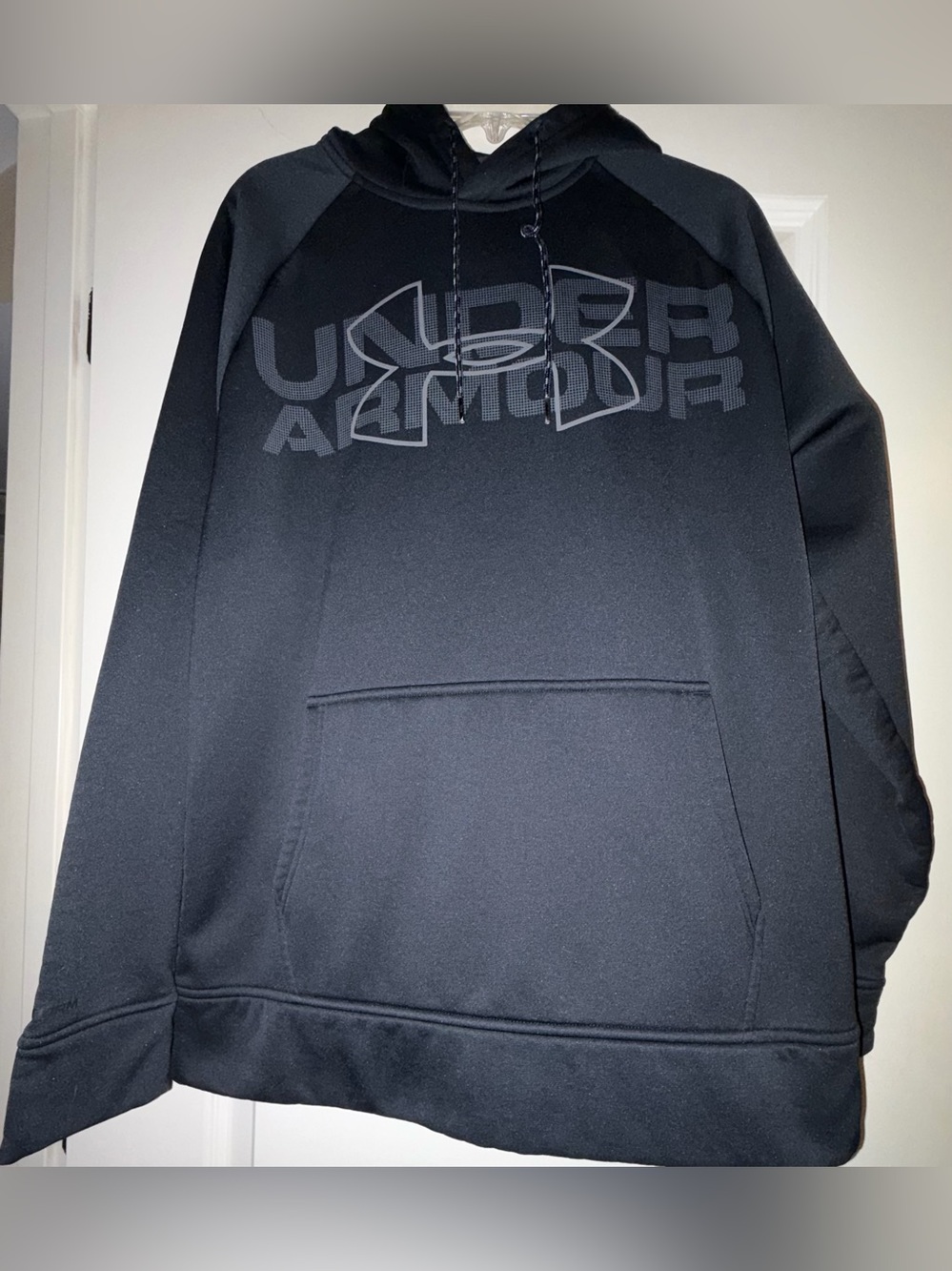 UNDER ARMOUR MENS HOODIE
SIZE MEDIUM